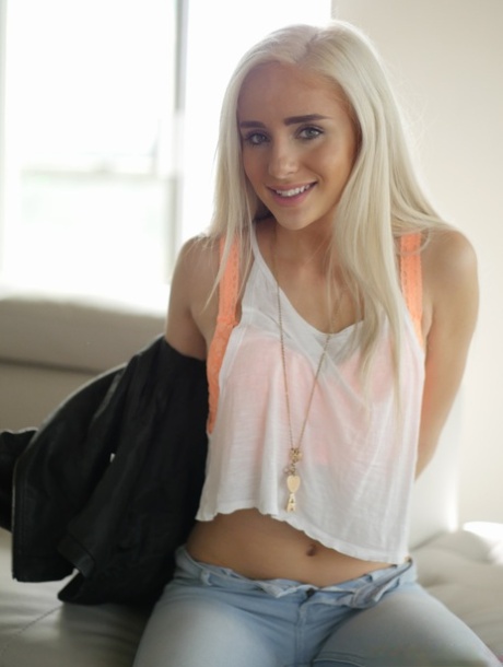 Naomi Woods modell erotik bilder